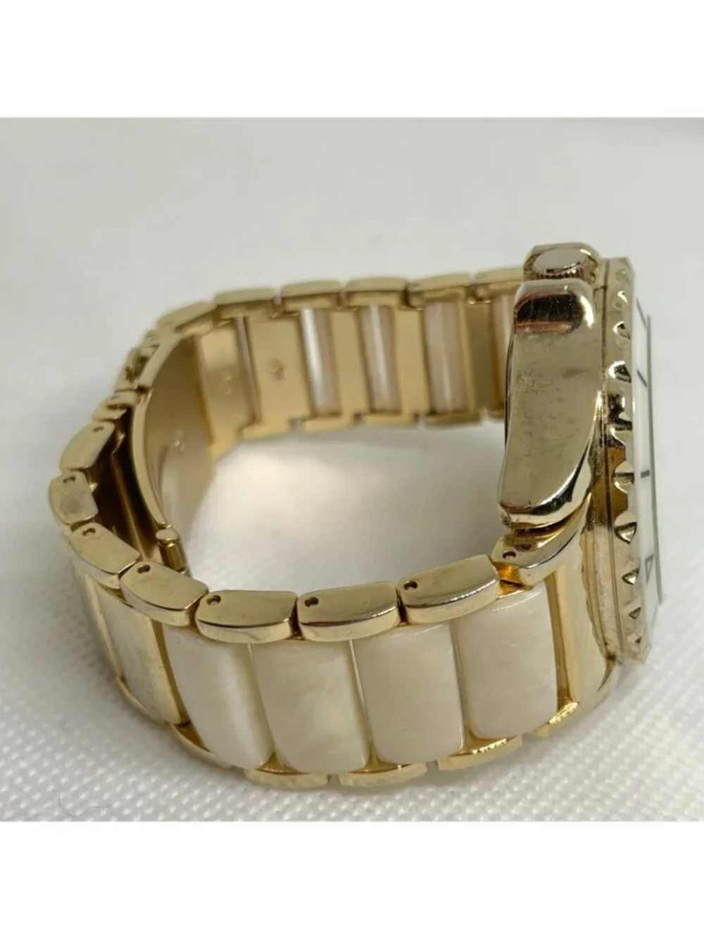 Gold tone women’s quartz analog watch large face 40mm adjustable 6.5” running